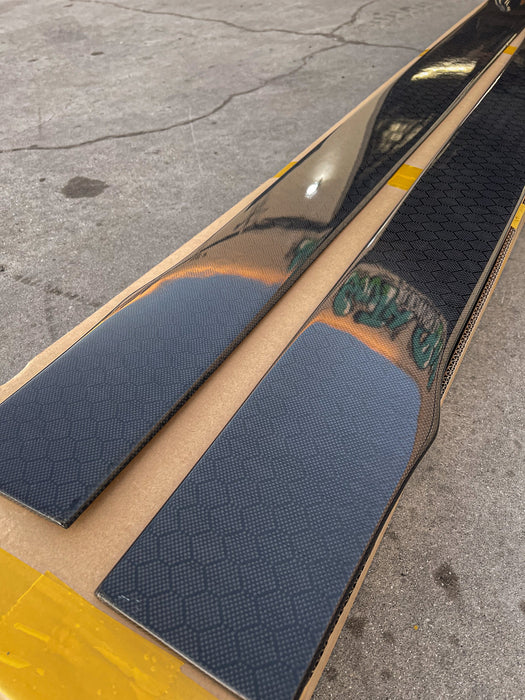 Q50 carbon fiber side skirts