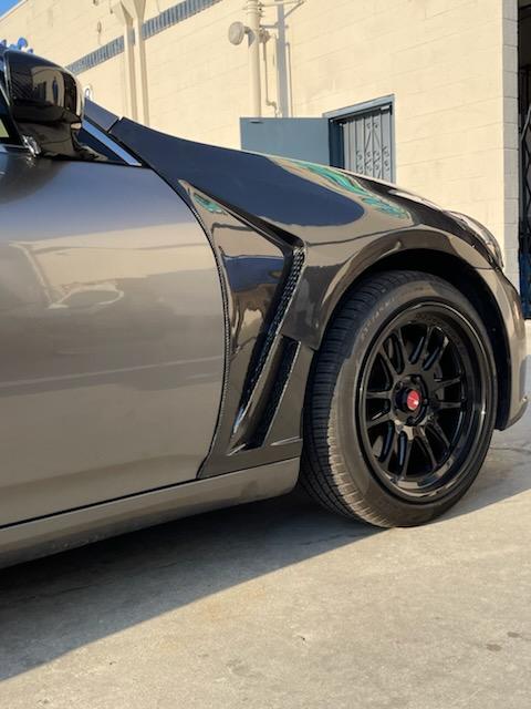 G35 / G37 Sedan Carbon Fiber Fenders